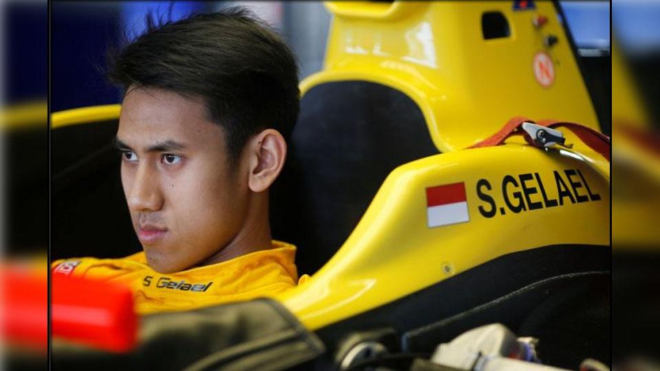 Pembalap Indonesia, Sean Gelael saat berada dalam mobil balapnya. - INDOSPORT